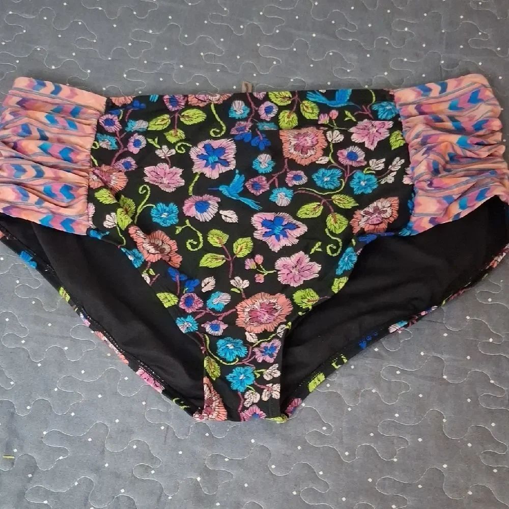 New DirectionsโFloral High-Waist Bikini Bottoms in Black size 2X